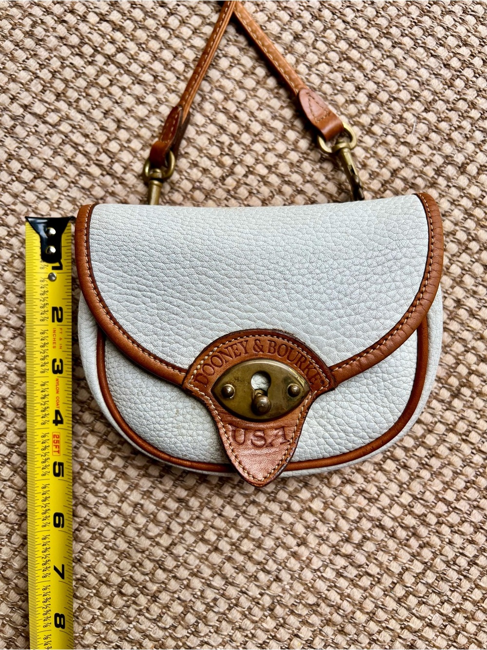 🦆Vintage Dooney & Bourke USA Mini All-Weather Leather White Tan Crossbody Bag - Picture 5 of 9